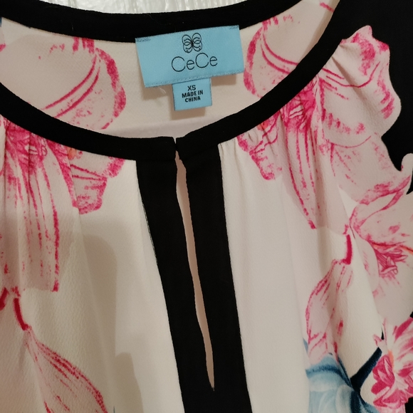 Beautiful CeCe top - Picture 2 of 6